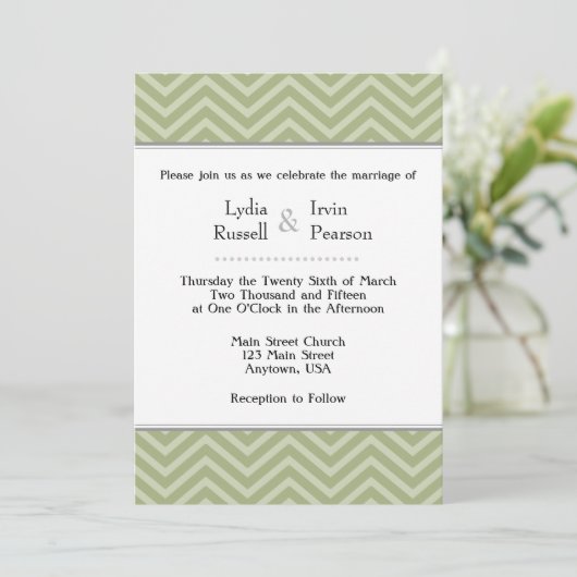 Sage Olive Green Chevron Faire-part de mariage (Debout devant)