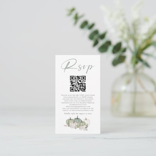 Sage Pumpkins Florals QR Code Weddenschap RSVP Informatiekaartje (Staand voorkant)
