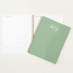 Sage Vert Minimaliste Simple Deux Monogrammes<br><div class="desc">Sage Green Minimalist Simple Deux Monogrammes planificateur parfait pour les patrons,  consultants,  professionnels ou hommes d'affaires.</div>