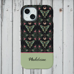 Sagegroene Luna Moths Maan Roze Bloemen Monogram iPhone 15 Hoesje