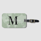Sagegroene Wereldkaart Script Monogram Bagagelabel (Voorkant (horizontaal))