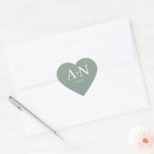 Sagegroene Witte Minimalistische Trouw Monogram Hart Sticker (Envelop)