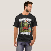 Sagging But Still Gagging Funny Meme Sarcastic Chr T-shirt (Voorkant volledig)