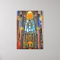 Sagrada Familia. Uitzicht binnen bij zonsondergang