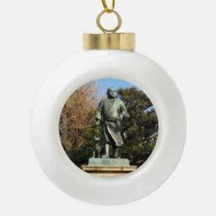 Saigo Takamori (de laatste Samurai) & Dog Statue Keramische Bal Ornament