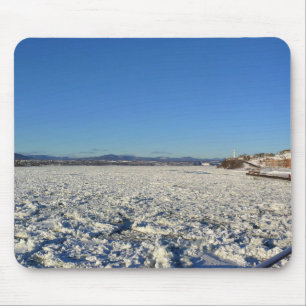 Saint Lawrence River in Winter, Quebec, Canada Muismat