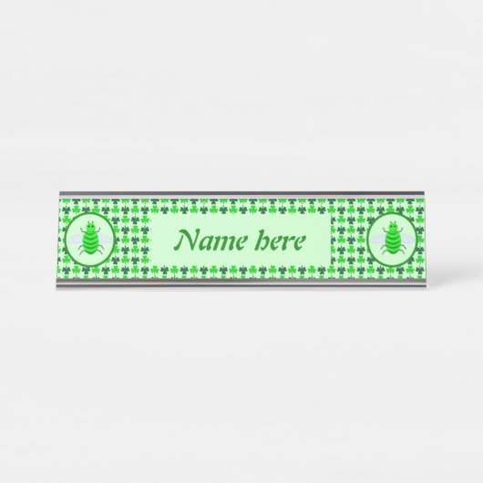 Saint Patricks Day Bee and Shamrocks Custom Bureau Naambordje (Voorkant)