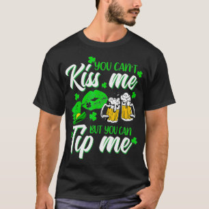 Saint Patrick's Day Lucky Shamrock Waitress Barten T-shirt