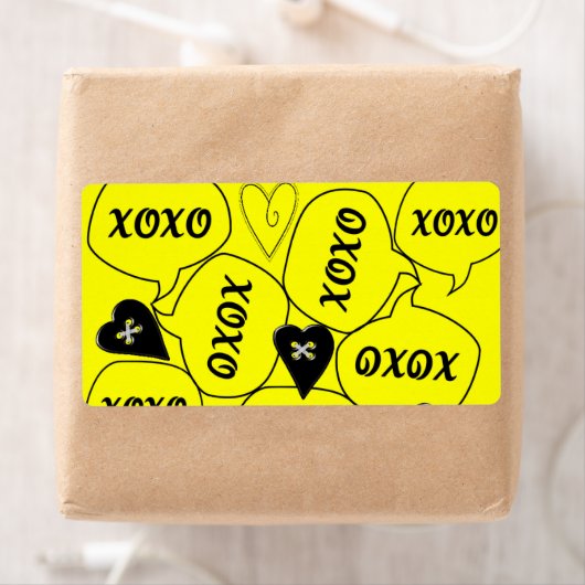 Saint Valentin Étiquette Jaune Xoxo (En situation)