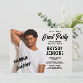 Saison Cappin Masculine Graduine Invitation (Debout devant)