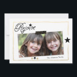 Saison de plaisir | Carte de vacances photo<br><div class="desc">Belle carte de vacances avec porte photo. Couleurs or, noir et blanc avec police script avec cadre or sur un arrière - plan blanc avec illusion 3D de photo enregistrée sur la carte. Réjouissez-vous. Carte de vacances photo de Noël. Jolies étoiles confetti motif sur le dos en or et blanc....</div>