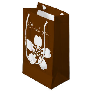 Sakura charmant dans un sac cadeau au chocolat