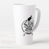 Salem Witch Broom Factory – Grappige  gotiek Latte Mok (Rechterhoek)