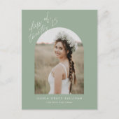 Salie Groene Klas van 2025 Boog Foto Afstuderen Uitnodiging Briefkaart (Voorkant)