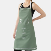Salie Groene Monogrammen Eenvoudig Elegant Modern  Schort (Insitu)