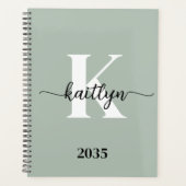 Salie Groene Script Monogram Planner (Voorkant)