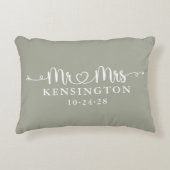 Salie Groene Script Typografie Persoonlijke Mr Mev Accent Kussen (Voorkant)