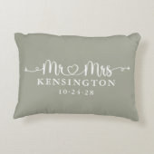 Salie Groene Script Typografie Persoonlijke Mr Mev Accent Kussen (Achterkant)