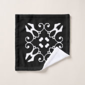 Salle de bain moderne noir et blanc damassé servie (Gant de toilette)