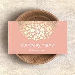 Salon et Spa Linge rose Look Carte de visite<br><div class="desc">Image numérique du cercle de feuille d'or motif sur lin rose arrière - plan. Un design épuré et chic de Maura Reed.</div>