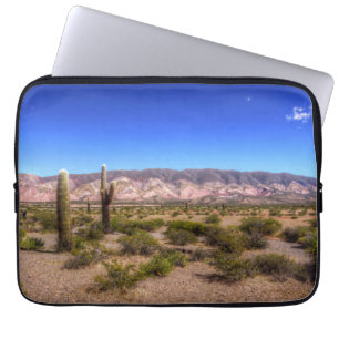Salta Argentina Cactus Planten en Barren Hill Laptop Sleeve
