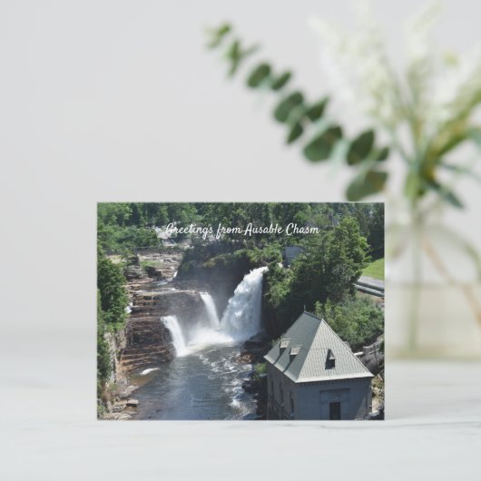 Salutation de la carte postale Ausable Chasm (Debout devant)