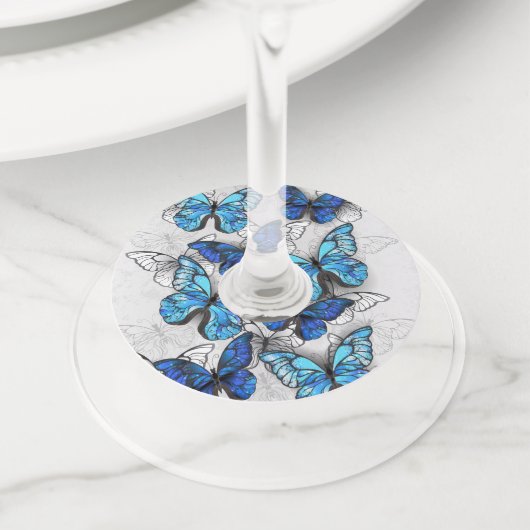 Samenstelling van witte en blauwe vlinders wijnglaslabel (Dichtbij)