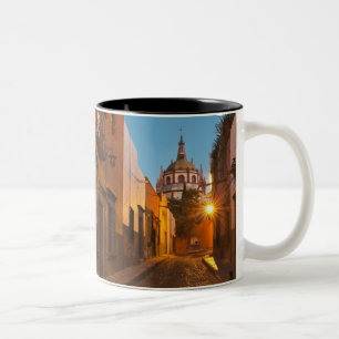 San Miguel de Allende, Mexico. Credit: Nancy Tweekleurige Koffiemok