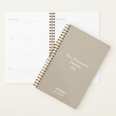 Sand Beige Planner with Spelled-out Year (Devant avec enveloppe)