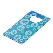 Sand Dollar White en Blue Pattern Kredietkaart Flessenopener (Achterkant Gekanteld)