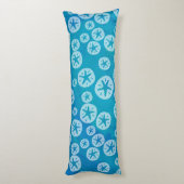 Sand Dollar White en Blue Pattern Lichaamskussen (Achterkant (Verticaal))