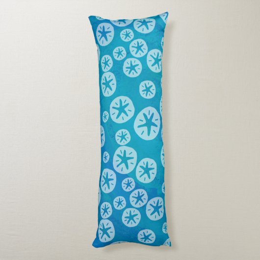 Sand Dollar White en Blue Pattern Lichaamskussen (Achterkant (Verticaal))
