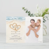 Sand Hearts Beach bruiloft foto uitnodiging beige (Staand voorkant)