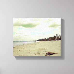 Sandalen op tropisch strand canvas afdruk