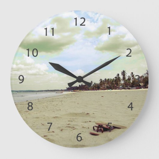 Sandalen op tropisch strand grote klok (Voorkant)