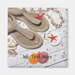 Sandalen, zeeschelpen en Starfish in de strand Magneet