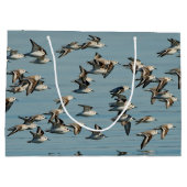 Sanderlings Vliegen in de winter Large Cadeauzakje (Achterkant)