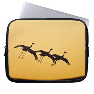 Sandhill Crane landt op zonsondergang Laptop Sleeve