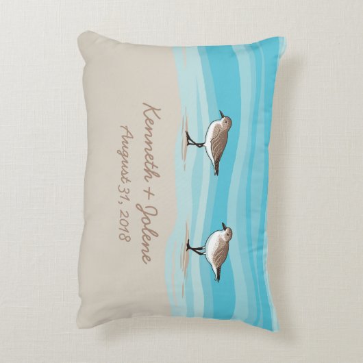 Sandpipers op Beach Weddenschap Namen Zand Accent Kussen (Achterkant (Verticaal))