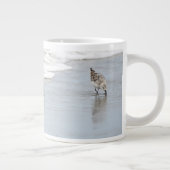 Sandpipers sur la plage Photo Spécialité Café Mug (Droite)