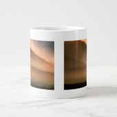 Sandstorm bij Mesvrij Sand Dunes, Sunset Jumbo Beker (Voorkant)