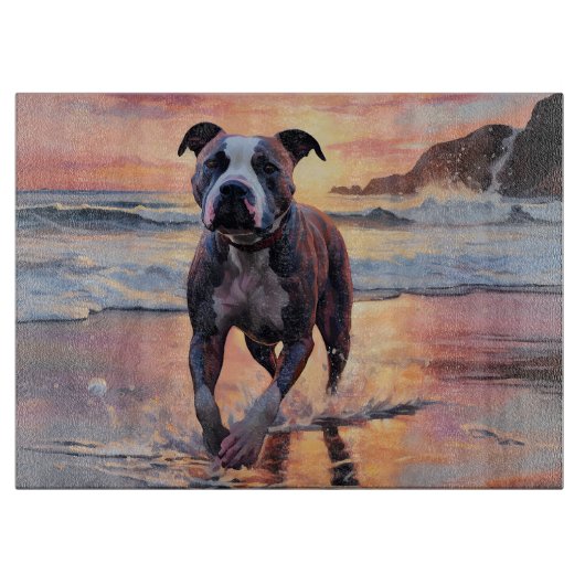 Sandy American Staffordshire Hond op Strand Zonson Snijplank (Voorkant)