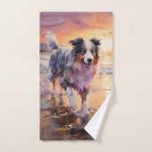 Sandy Australian Shepherd Dog on Beach Sunset (Serviette à main)