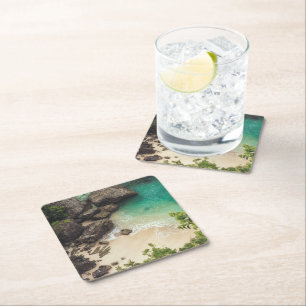 Sandy Beach Cove met groene bomen, Rocks & Ocean Vierkante Kartonnen Onderzetter