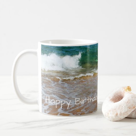 Sandy Beach et Waves Happy Birthday Mug (Avec donut)