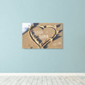 Sandy Beach Gepersonaliseerde Names Heart in zand Canvas Afdruk (Insitu (Houten vloer))