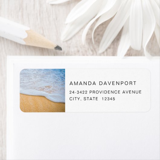 Sandy Beach met Foamy Surf Adres Etiket (Insitu)