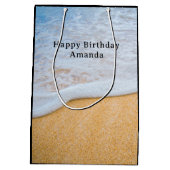 Sandy Beach met Foamy Surf Verjaardag Medium Cadeauzakje (Achterkant)