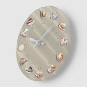 SANDY BEACH MET SEASHELLEN, ROUND WALL CLOCK GROTE KLOK (Hoek)