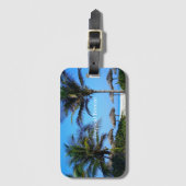Sandy Beach with Palm Trees and An Ocean Uitzicht Bagagelabel (Voorkant (verticaal))